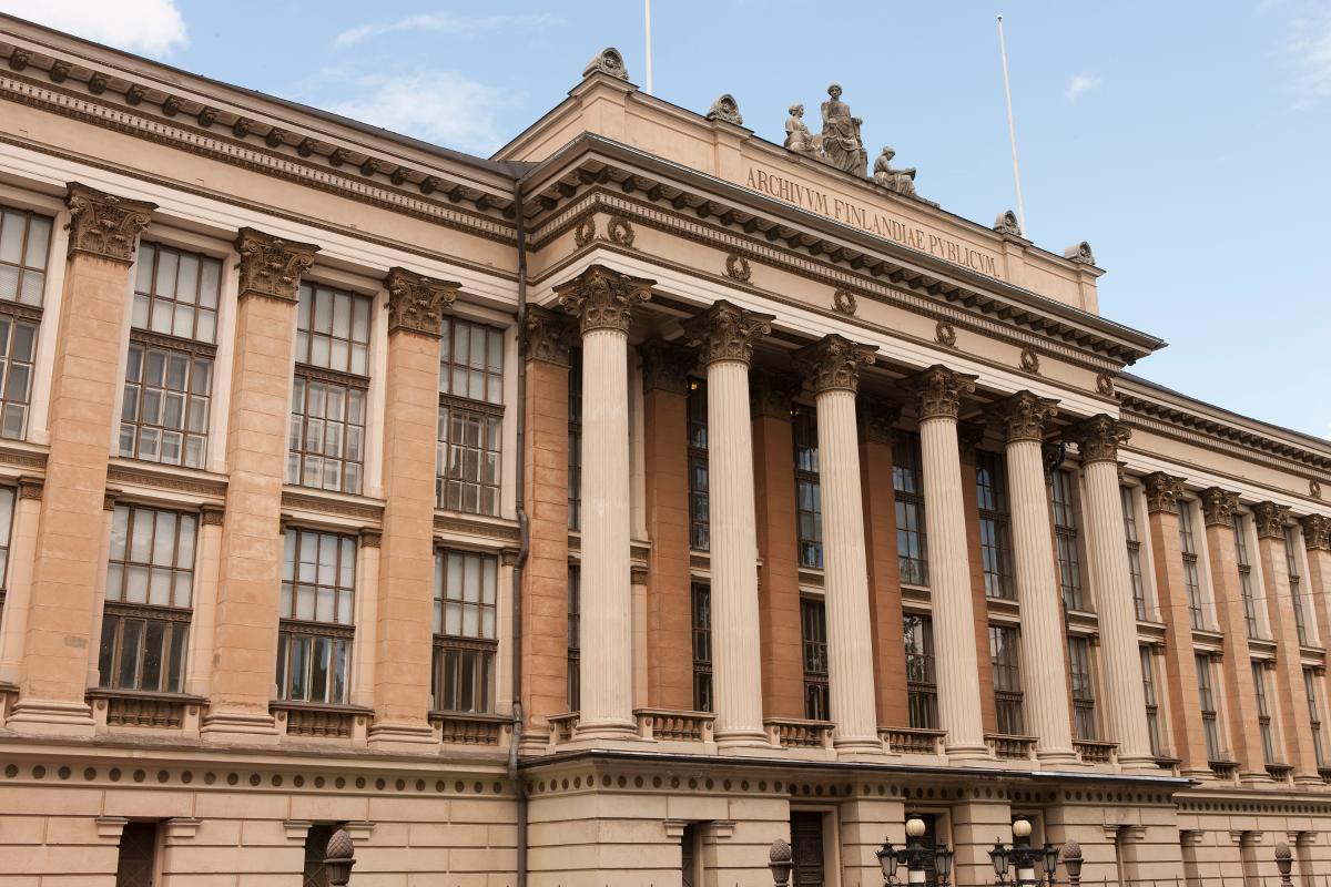 Kuvassa Helsingin Rauhankadun arkistorakennuksen julkisivu.